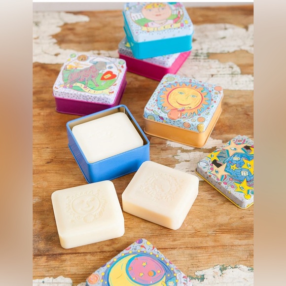 Pre De Provence - Gemini Zodiac Engraved Bar Soap in Gift Tin - Picture 9 of 9